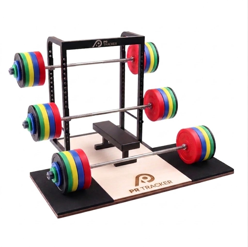 My PR Gym — vista isométrica (gym completo: power rack + banco de supino + plataforma de deadlift)